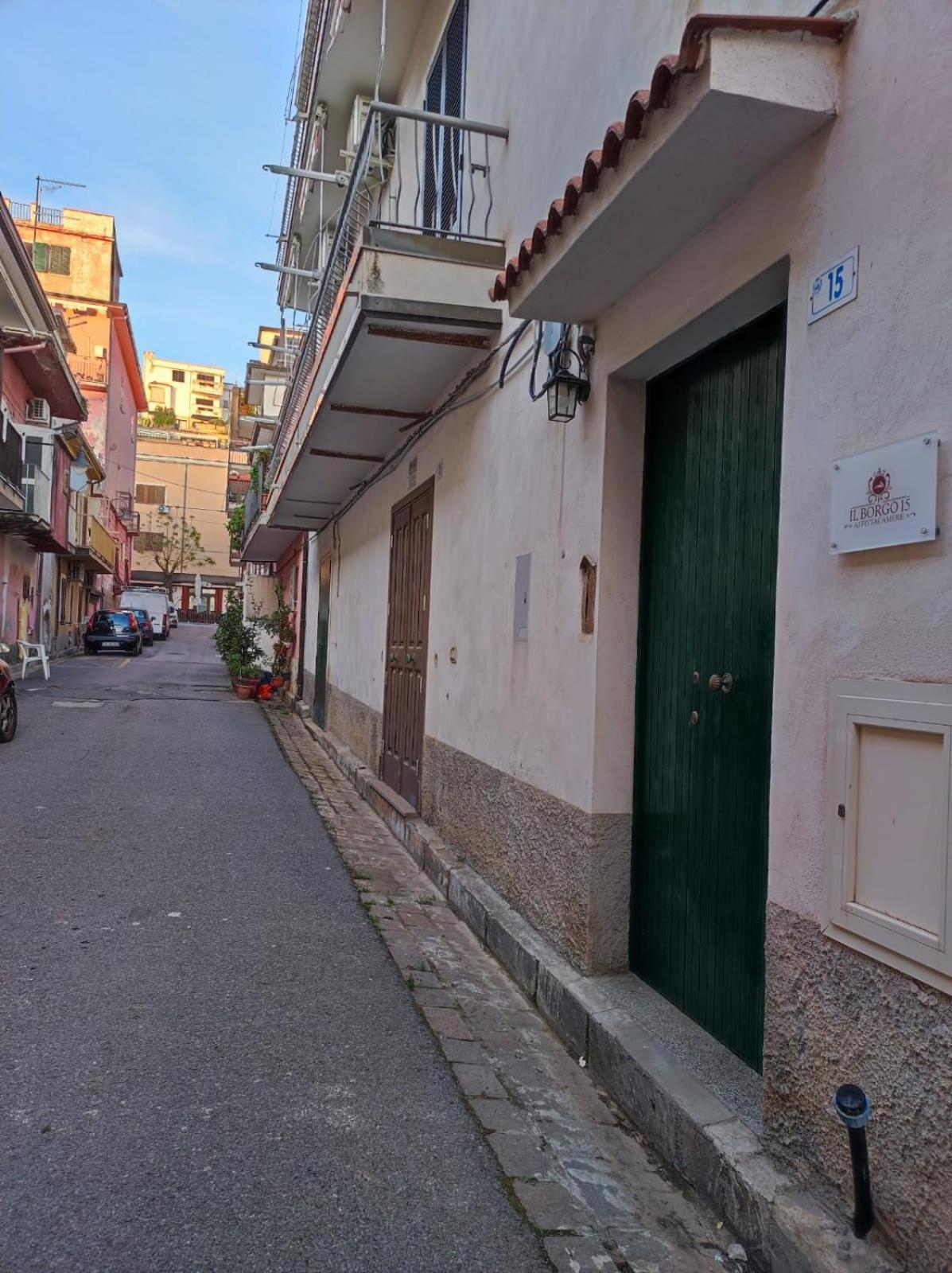 Отель Il Borgo Civ.15 Паола Экстерьер фото